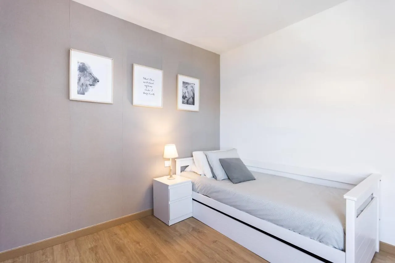 Home2Book Comfy Beachfront Radazul דירה