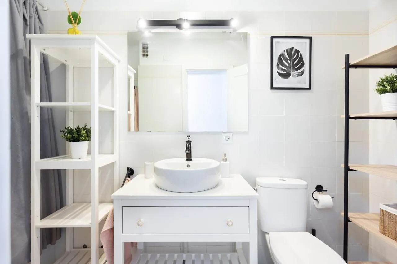 Home2Book Comfy Beachfront Radazul דירה